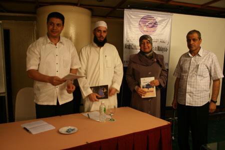 http://www.paliraq.com/images/paliraq2012/baitmaqdesmalyzia/Picture%20071%282%29.jpg