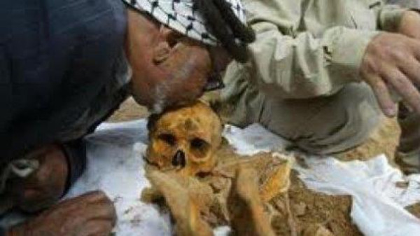 "إسرائيل" تبدأ إعادة رفات نشطاء فلسطينيين لعائلاتهم