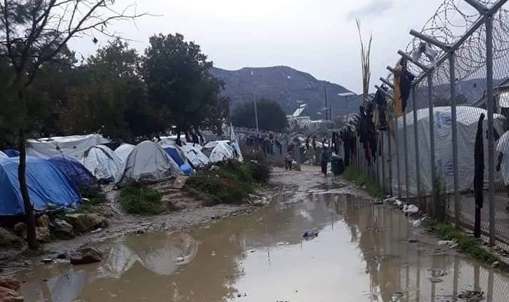 جزيرة كوس : غرق الخيام وسوء الخدمات يفاقم معاناة الفلسطينيين من سورية
