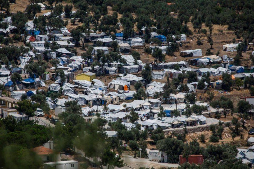 أكثر من 450 فلسطينياً في مخيم موريا في اليونان يواجهون الحجر الصحي