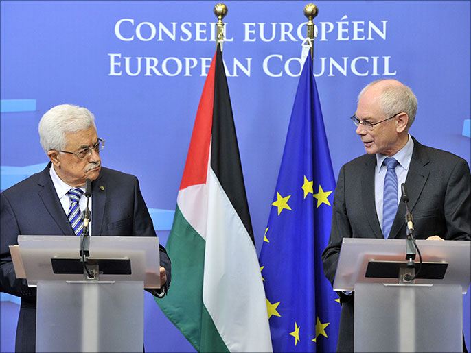 متناسيا مأساة الفلسطينيين في العراق وسوريا ومعاناة الفلسطينيين في مصر وغرقى البحار .. عباس يطالب أوروبا بدعم انقلاب مصر