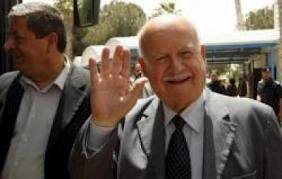 عرفات لـ (أمد) : وفد من منظمة التحرير يتوجه لدمشق لحل أزمة اليرموك وسوريا توافق على اخراج مرضى من المخيم